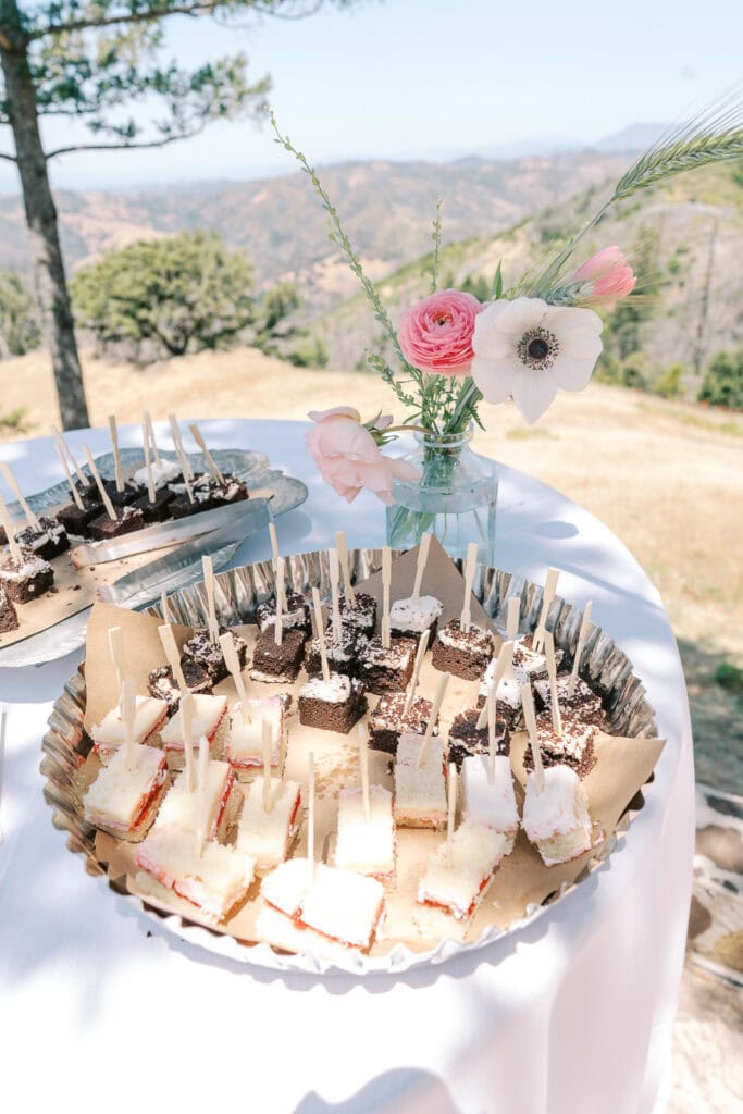 Wedding cake detail at Livermore vineyard wedding by Vanessa Montano Photography
